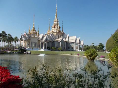 วัดหลวงพ่อโต – วิหารหลวงพ่อโตที่ใหญ่ที่สุดในไทย ริมมิตรภาพ