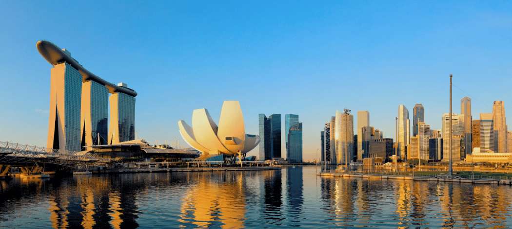 Vue panoramique de Marina Bay avec le Marina Bay Sands et la skyline de Singapour