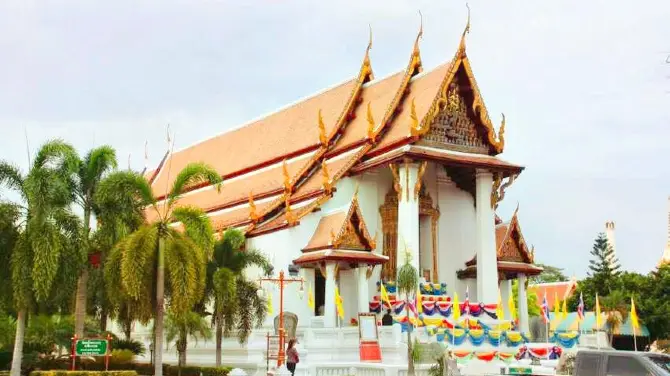 วัดหน้าพระเมรุราชิการาม