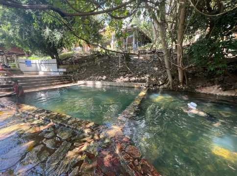 น้ำพุร้อนหินดาด