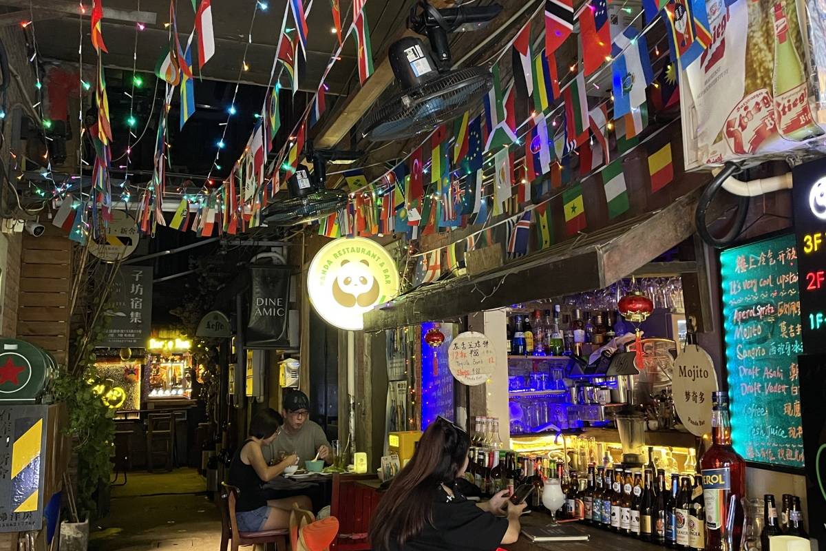 แนะนำร้านอาหารและคาเฟ่ที่ไม่ควรพลาด