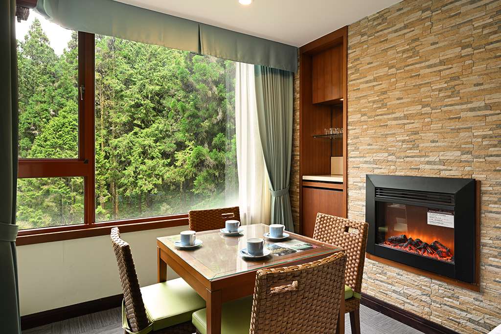 現代館-豪華家庭房