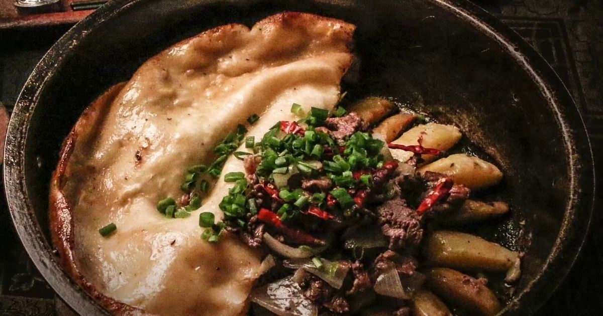 Plato tradicional de la gastronomía tibetana en Lhasa.