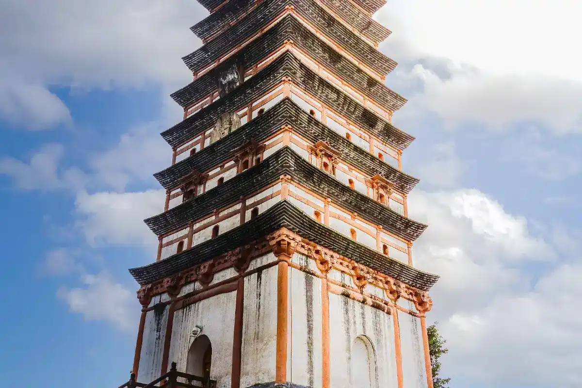 สวนเจดีย์ขาวเจนยาง