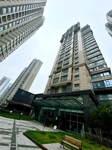 Pinke Service Apartment