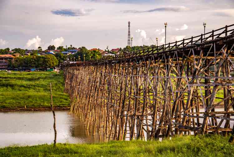 สะพานอุตตมานุสรณ์ (สะพานมอญ)
