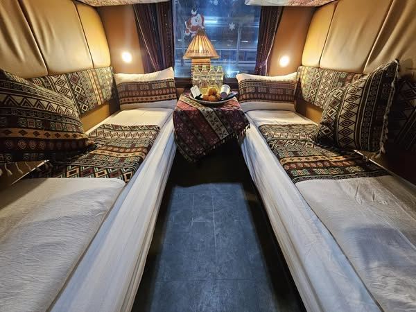 รถไฟนอน (Sleeper Train)