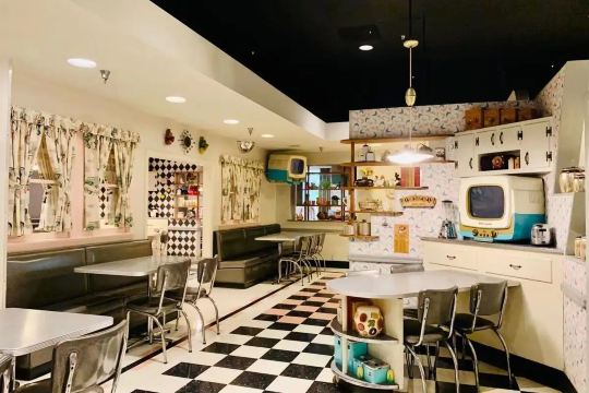 Retro diner interior at Disney's Hollywood Studios