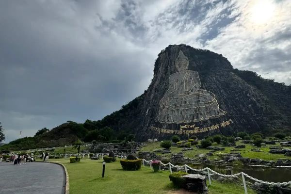 14. วัดเขาชีจรรย์ (บางละมุง)