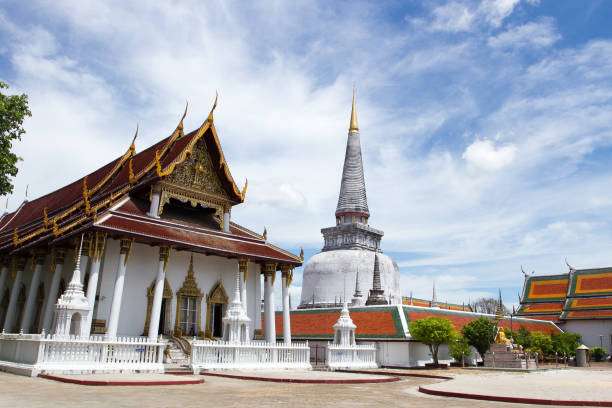 ขับรถเที่ยวนครศรีธรรมราช 2569 วิธีจองรถเช่าสนามบิน และพิกัดยอดฮิต | Trip.com