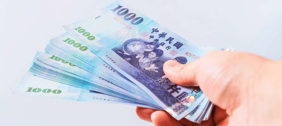 Billetes de nuevos dólares taiwaneses (TWD), la moneda oficial de Taiwán