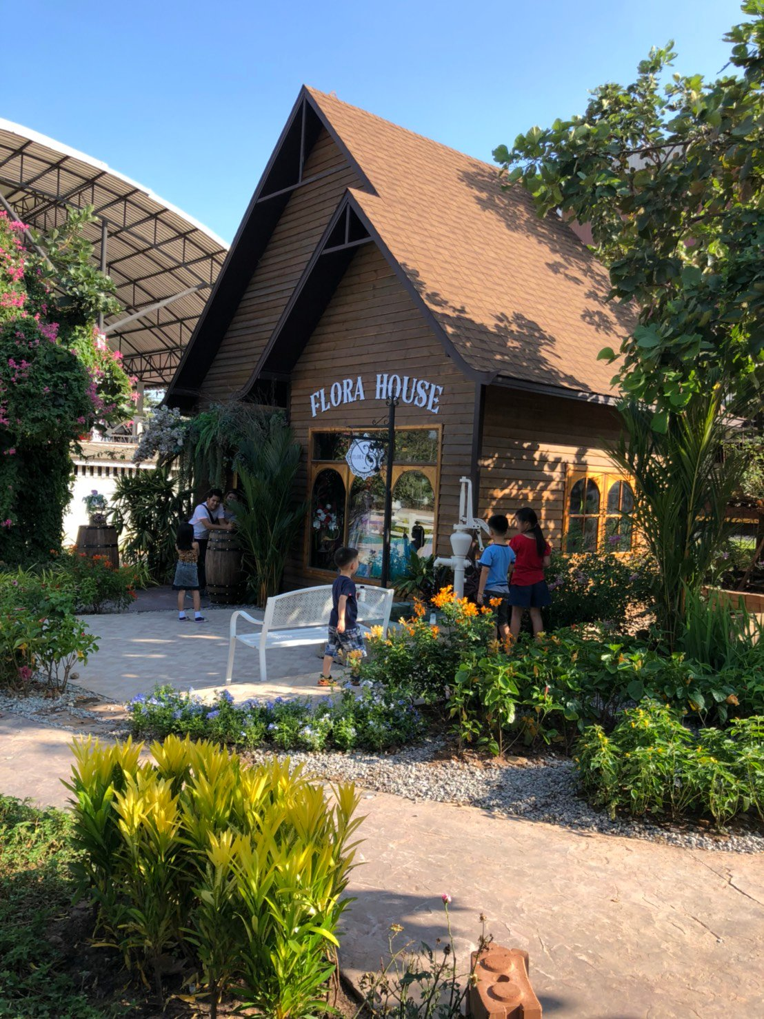 ออร่า ฟาร์ม