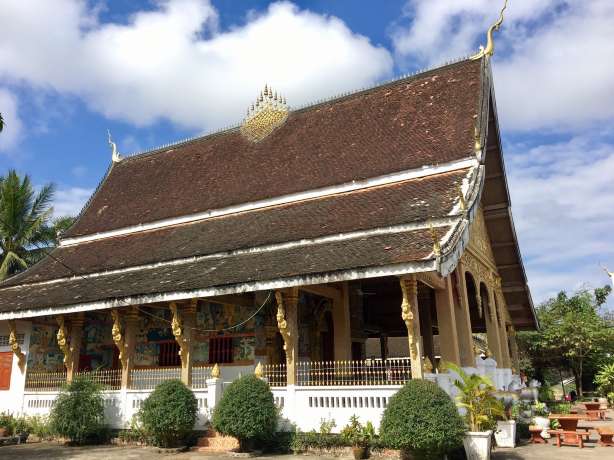 รวม 15 วัดในลาว 2569 สวยระดับโลก สายบุญ สายมู ห้ามพลาด | Trip.com