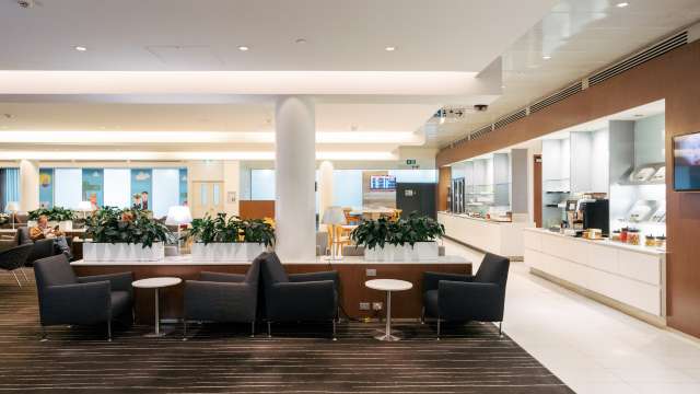 Qantas International Lounge 