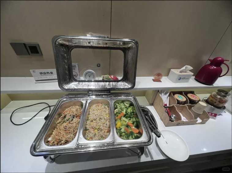 Essen sit fertig oder das Buffet in der Lounge ist serviert