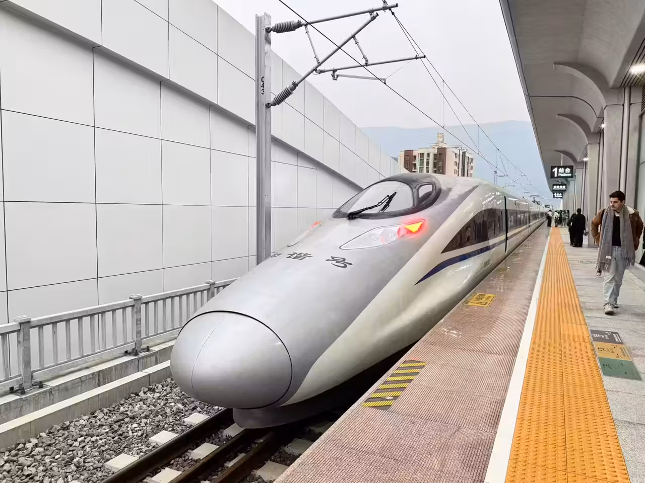 เดินทางด้วยรถไฟความเร็วสูงจากคุนหมิงไปฉงชิ่ง&nbsp;