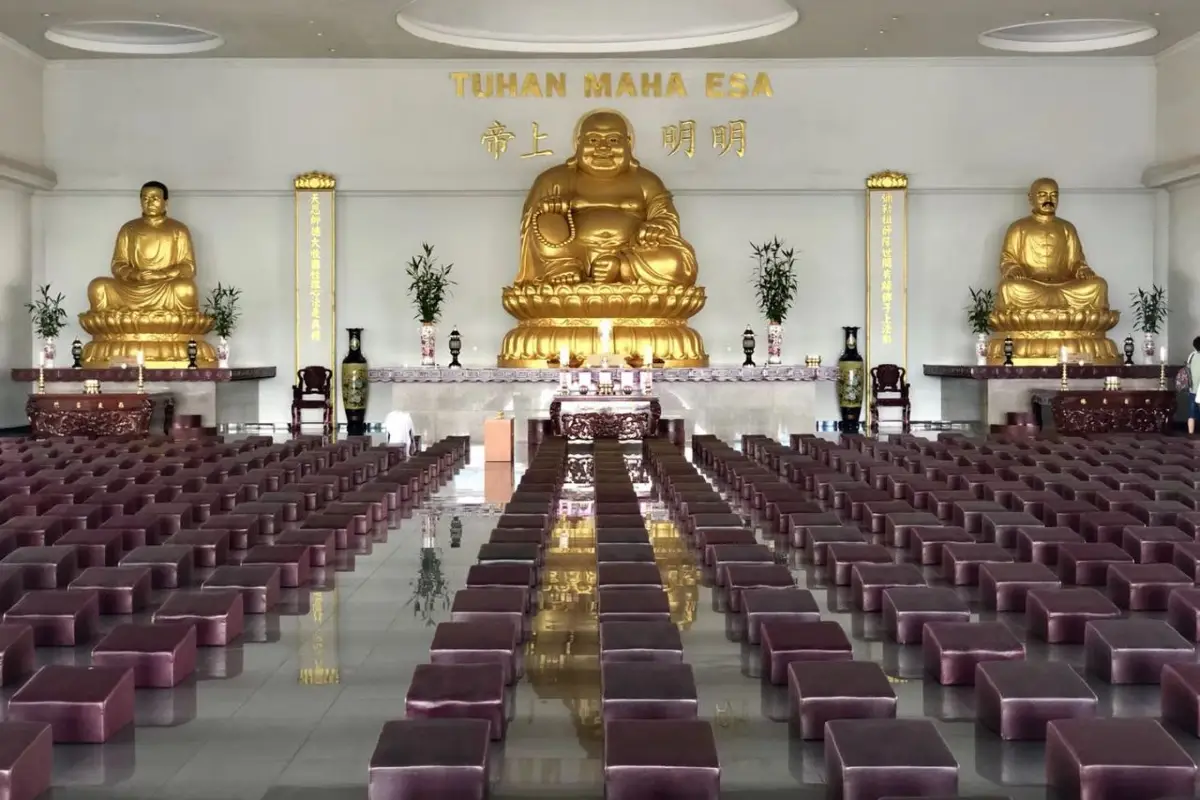 golden statue inside Maha Vihara Duta Maitreya