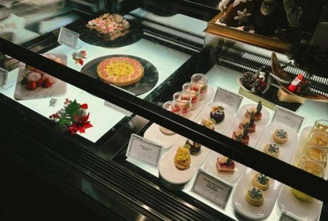 อาหารที่เสิร์ฟในเลานจ์สนามบินฮ่องกง
