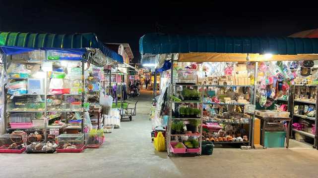19. ตลาดนกฮูก