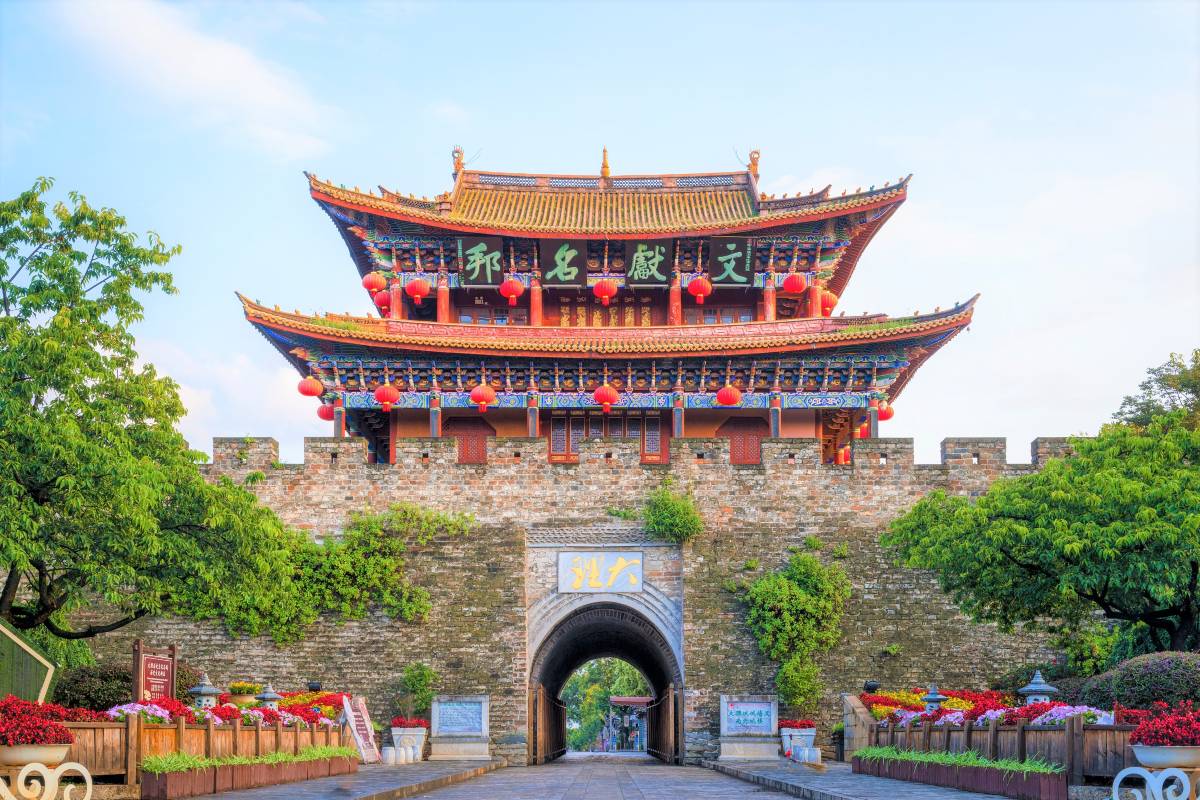 Dali: Nestled between its lake and mountains