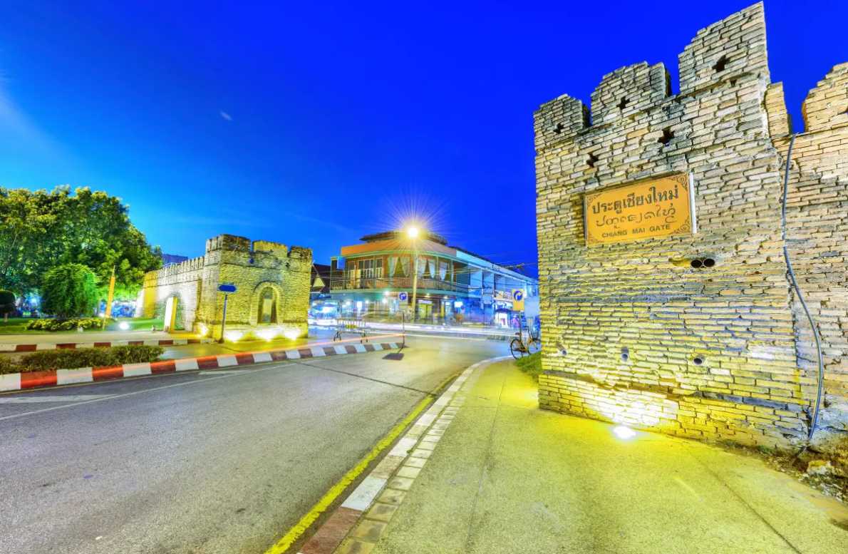 ประตูช้างเผือก 