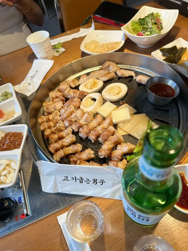 烤肉的男子 西面站