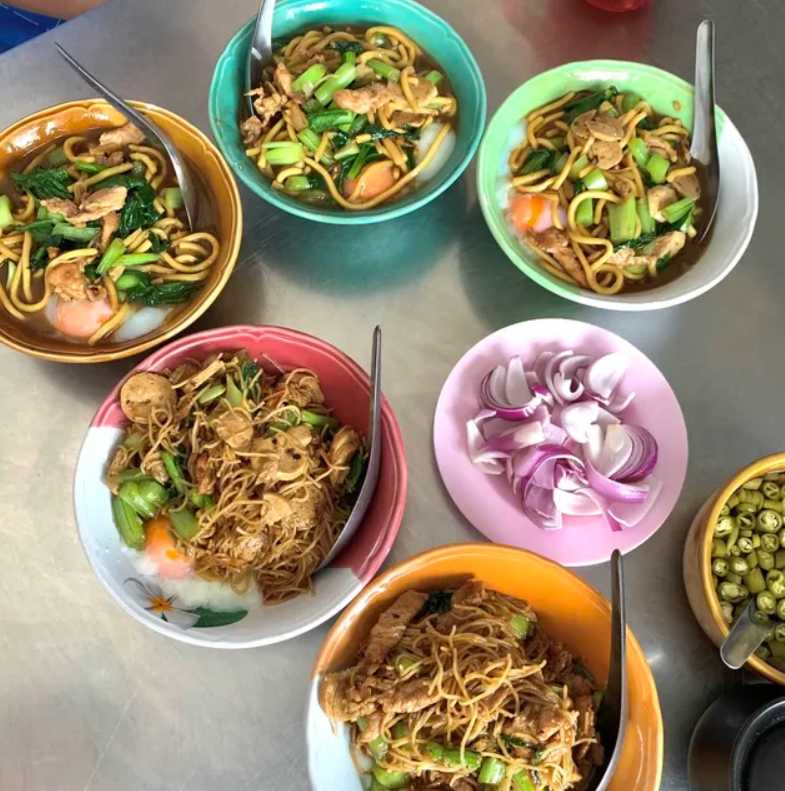 หมี่อ่าวเก (Mee Ao Kae Noodle)