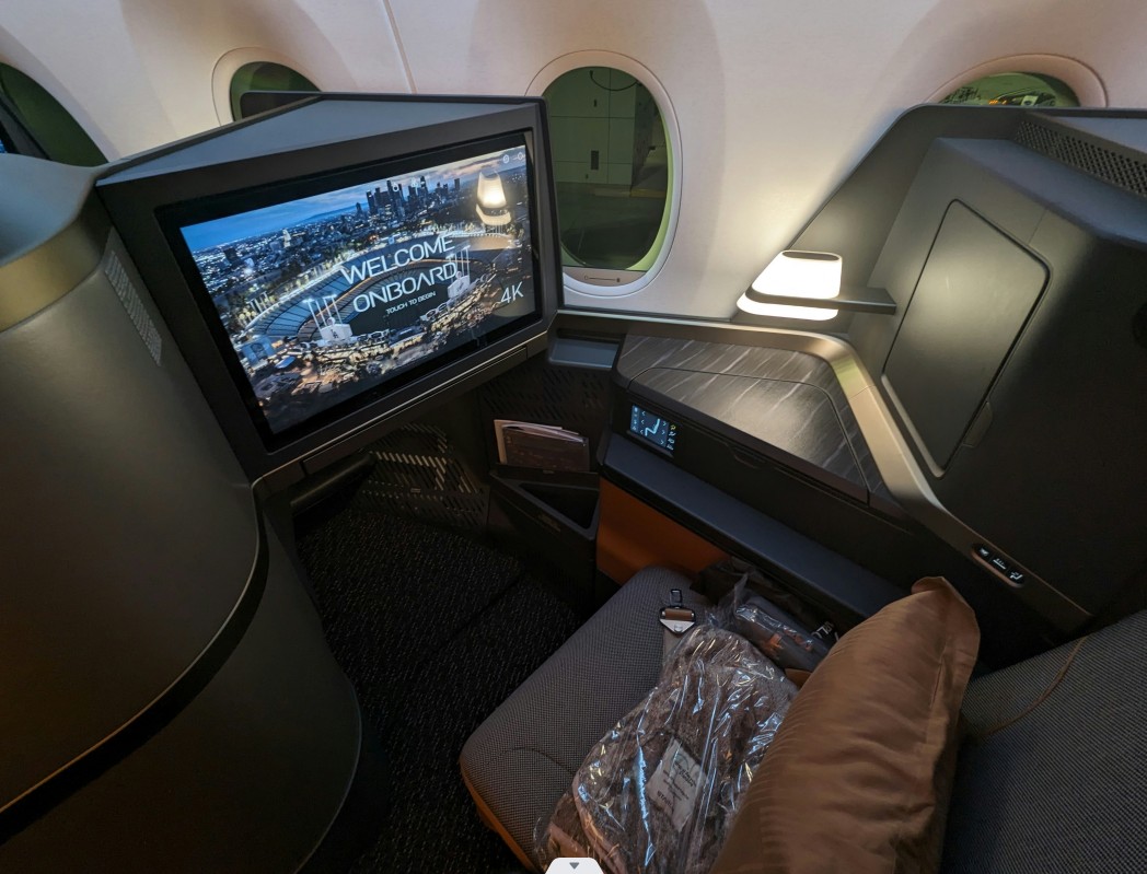 China Eastern Business Class | Cabin Experience & Amenities