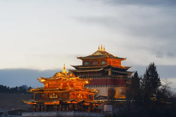 Cloud Hidden Three Autumn Inn ย่านเมืองเก่า Dukezong แชงกรีล่า