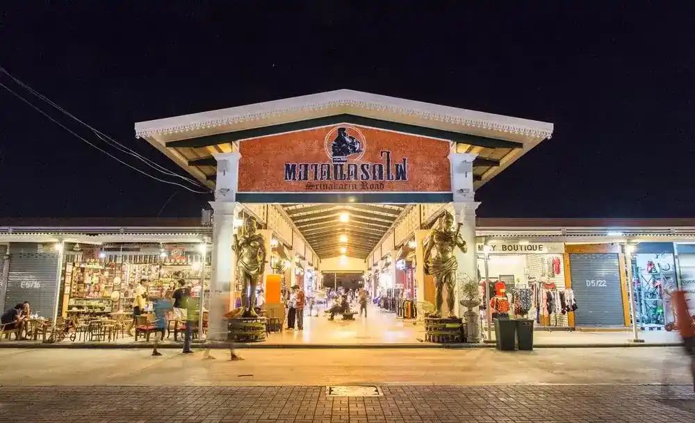 ตลาดรถไฟศรีนครินทร์-2