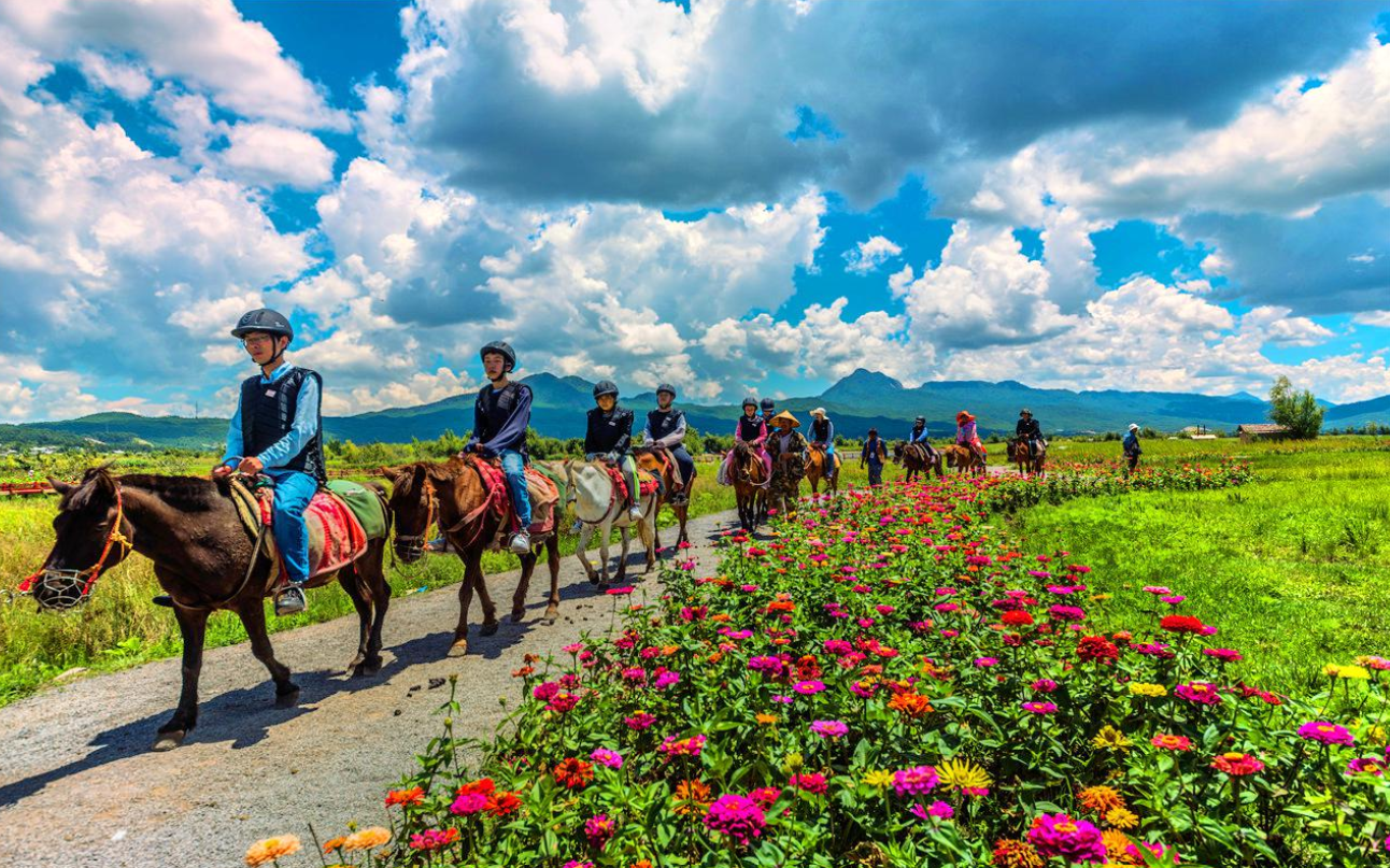  ขี่ม้าที่ลี่เจียง