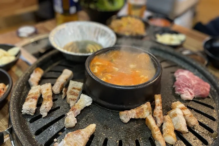 明洞美食 #3 韓式烤肉 荒謬的生肉