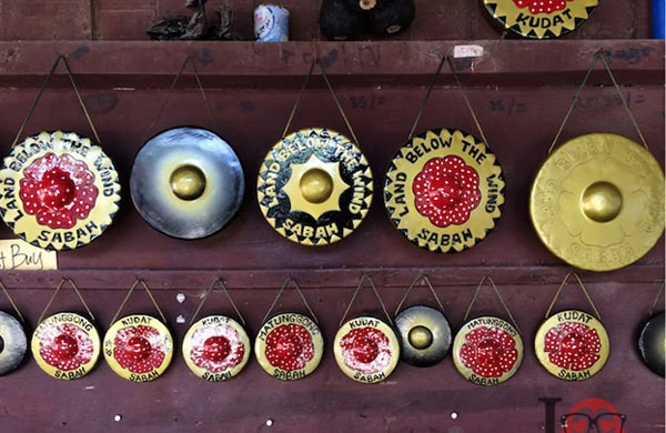 Some tiny gongs on display and for sale