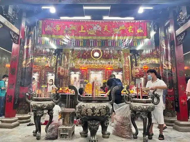 วิธีการเดินทางไปศาลเจ้าพ่อเสือเสาชิงช้า