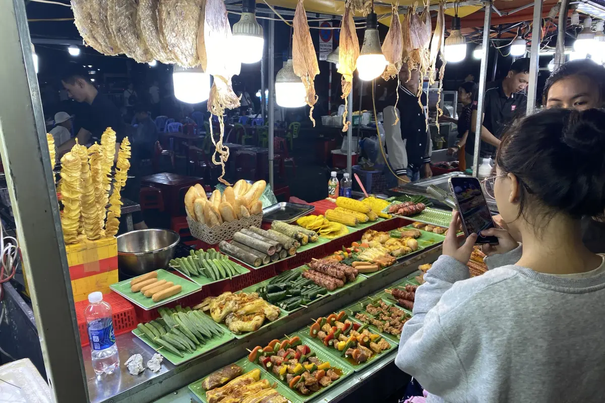 Son Tra Night Market