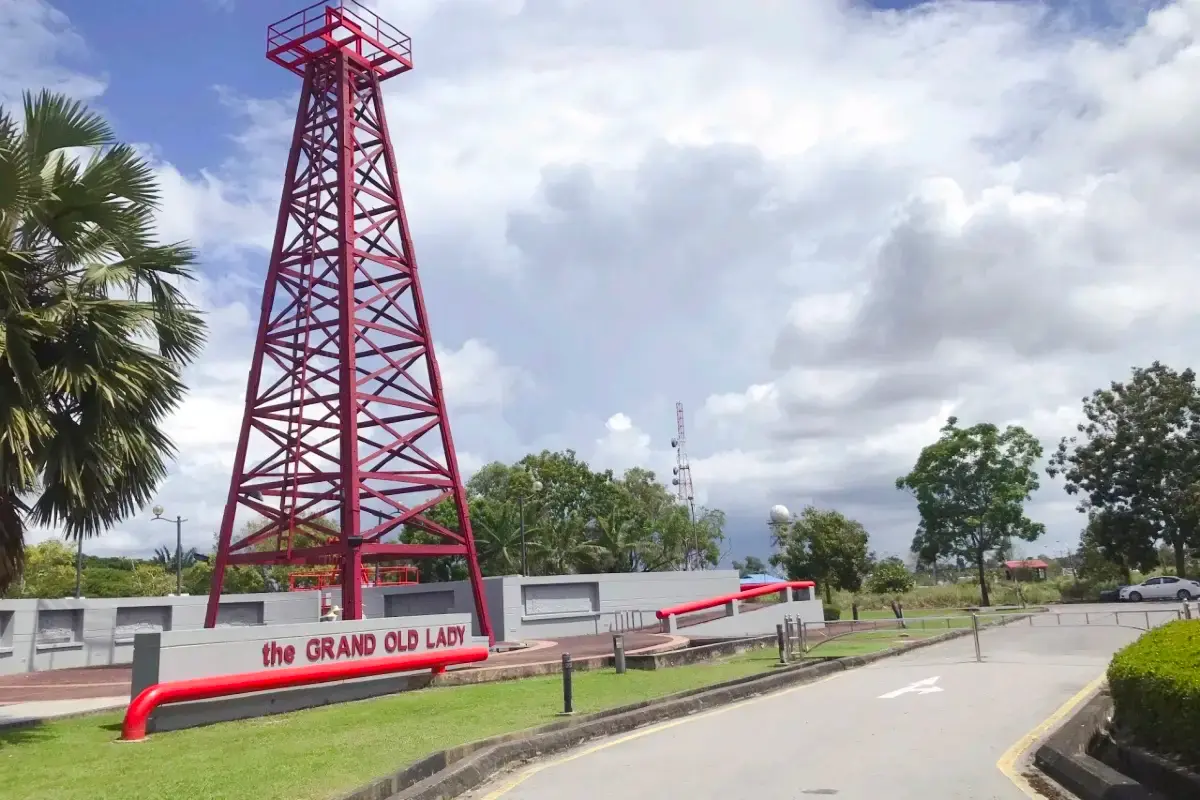 The grand old lady mining rig