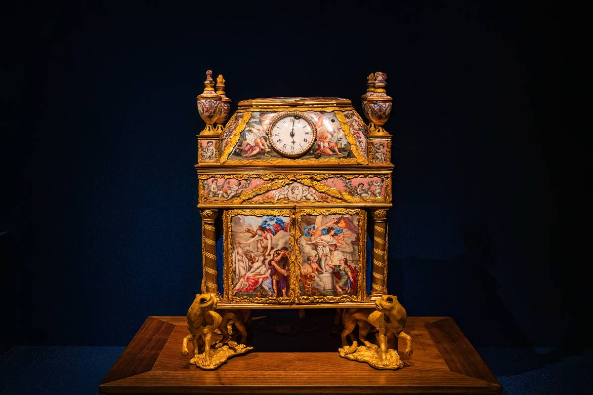 9. หอนาฬิกา (Clock & Watch Gallery)