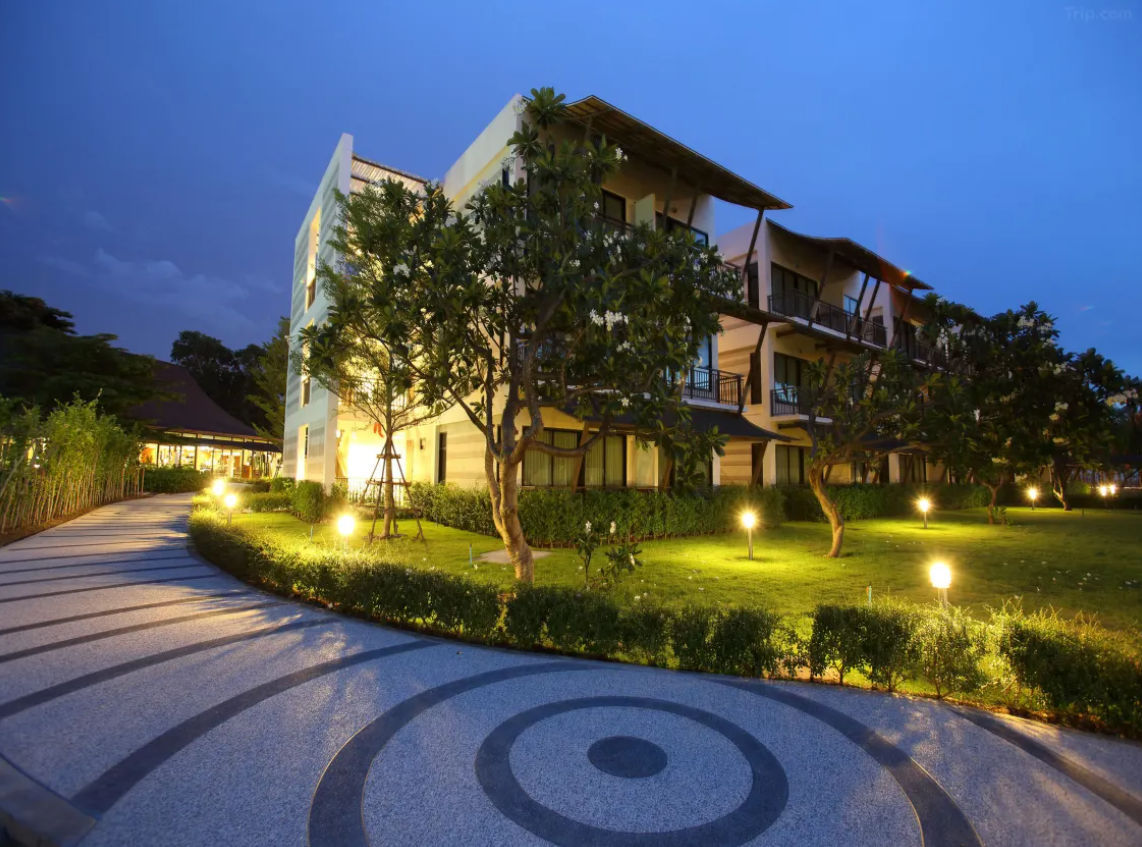 โรงแรมบางแสน เฮอริเทจ (Bangsaen Heritage Hotel)