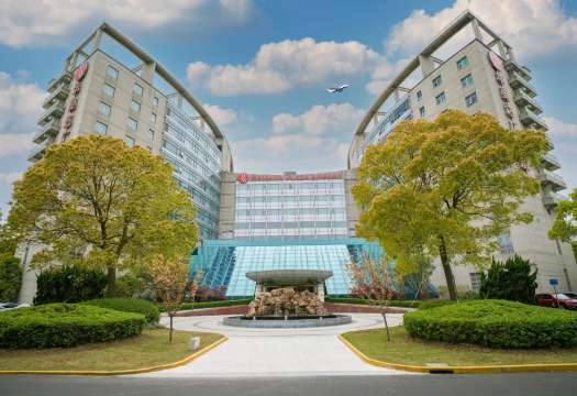 ด้านหน้าโรงแรม Ramada Plaza by Wyndham Shanghai Pudong Airport