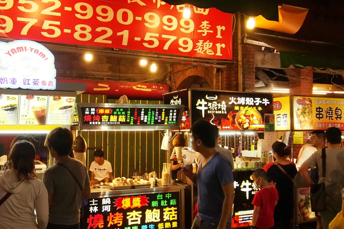 stalls at Shilin Night Market