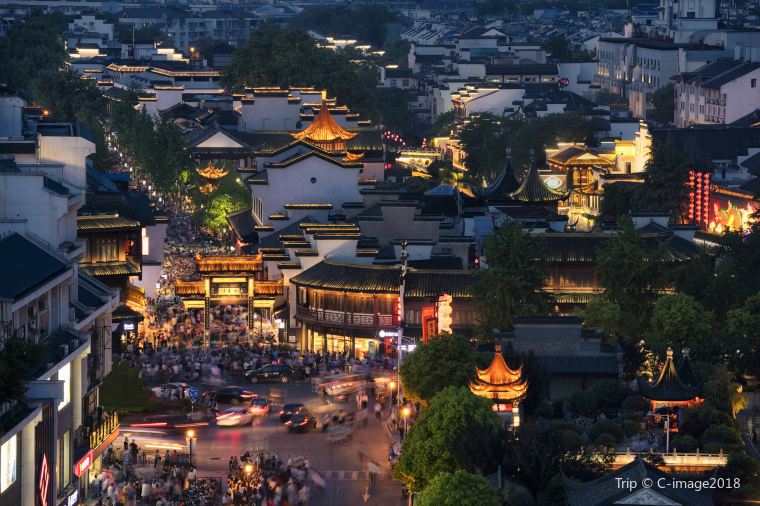 วัดพ่อขุนยามค่ำคืน