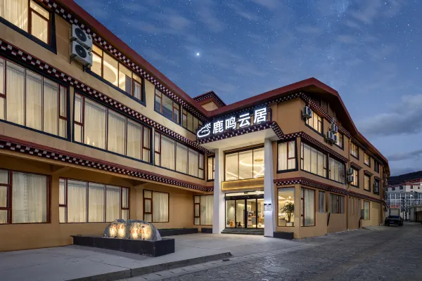 ฮอลิเดย์ โฮม ลู่หมิง หยุนจวี้ การ์เด้น แชงกรีลา ย่านเมืองเก่า Dukezong