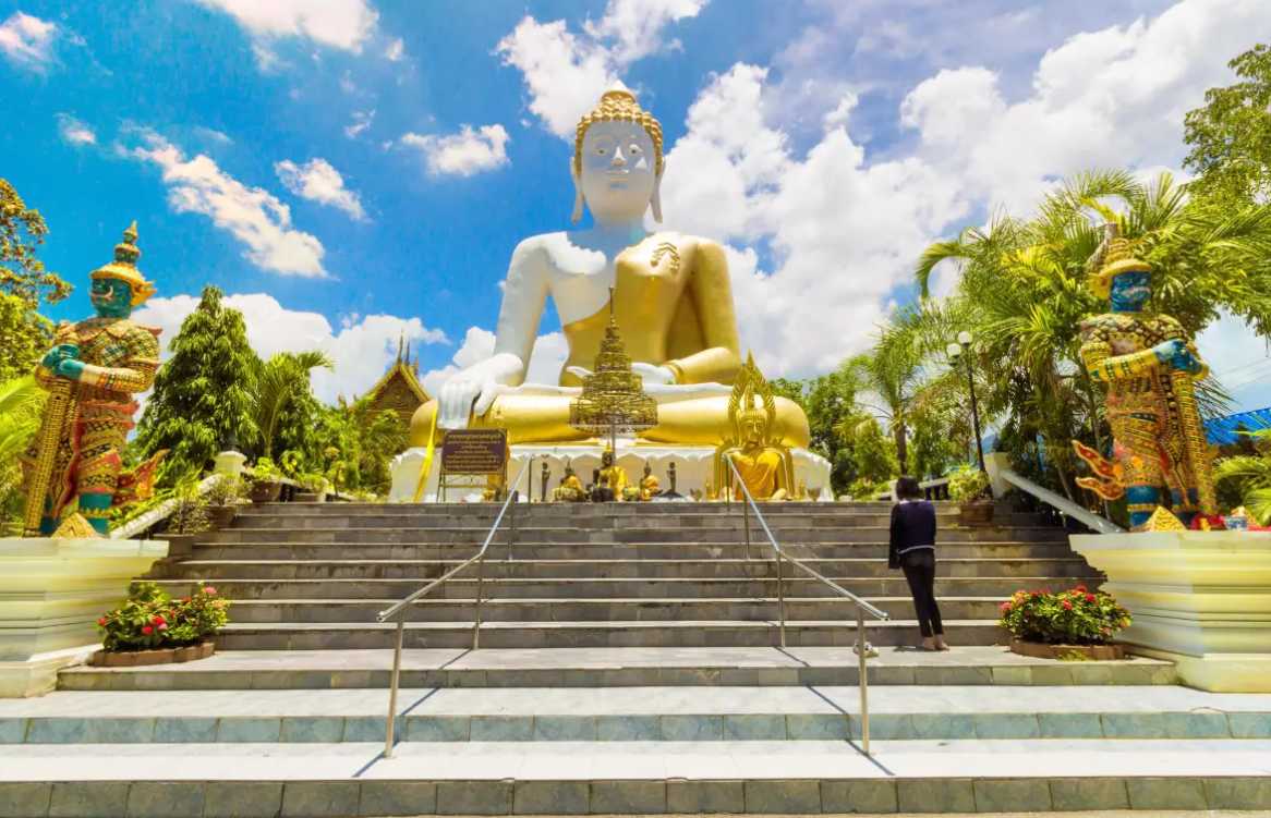 หลวงพ่อทันใจ วัดพระธาตุดอยคำ