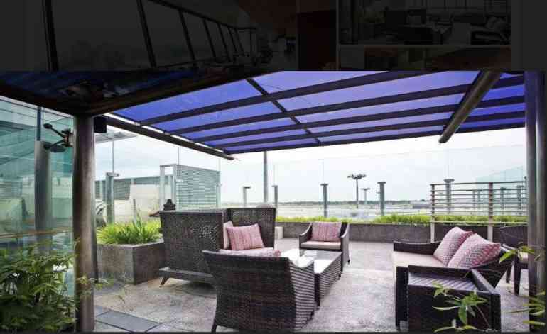 Außenbereich mit Rauchermöglichkeit einer Changi Airport Lounge
