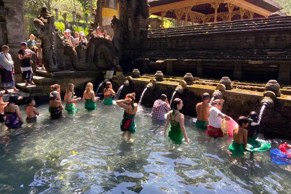 water purification process at Tirta Empul Temple