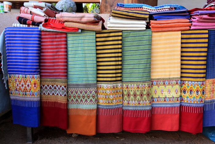 ผ้าไหมพื้นเมือง - ของฝากเชียงใหม่