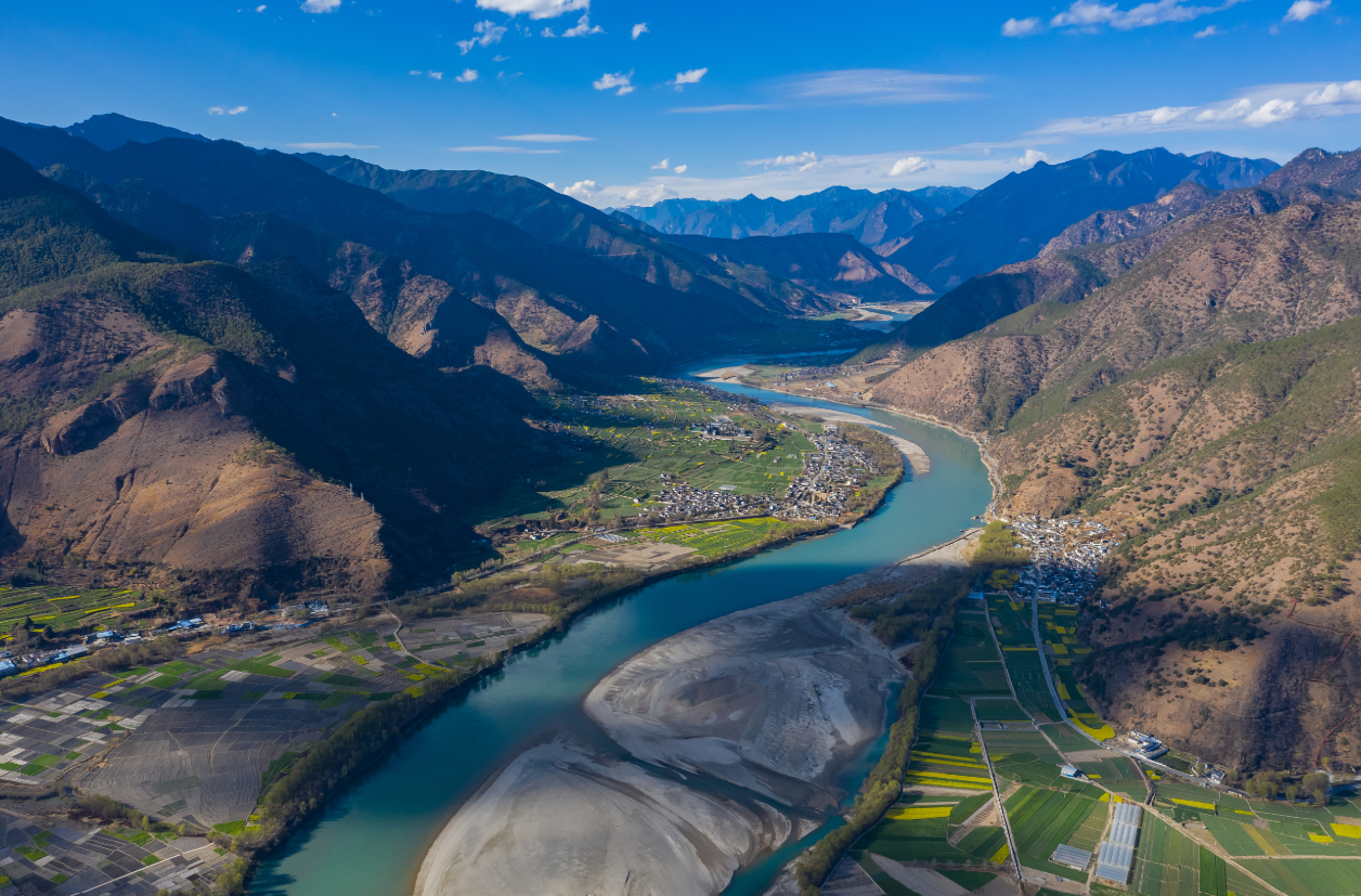 อ่าวแรกของแม่น้ําแยงซีเกียง