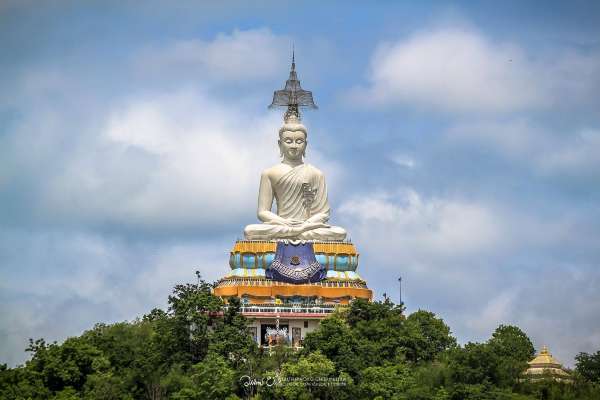 วัดหนองหอย – ชมพระพุทธรูปบนยอดเขาและพระอาทิตย์ตก