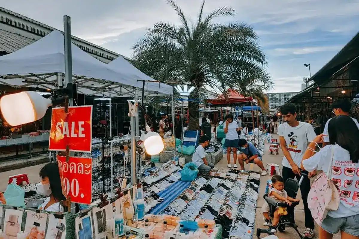 ตลาดรถไฟศรีนครินทร์-1