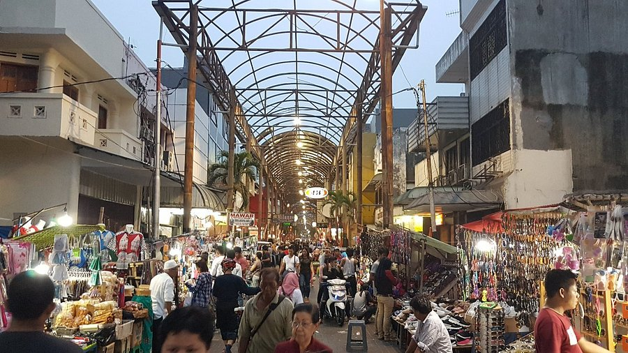 Hustle and bustle of tourist buying goods in the market